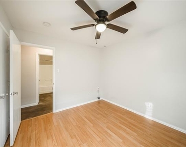 2211 Lilac Circle - Photo Thumbnail 12