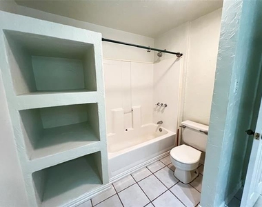 2312 Blue Cypress Drive - Photo Thumbnail 18