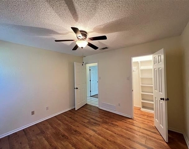 2312 Blue Cypress Drive - Photo Thumbnail 21