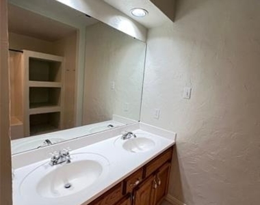 2312 Blue Cypress Drive - Photo Thumbnail 19