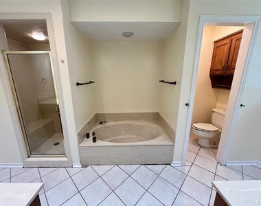 2312 Blue Cypress Drive - Photo Thumbnail 24