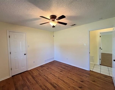2312 Blue Cypress Drive - Photo Thumbnail 20