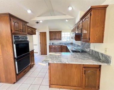 2312 Blue Cypress Drive - Photo Thumbnail 10