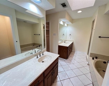 2312 Blue Cypress Drive - Photo Thumbnail 27