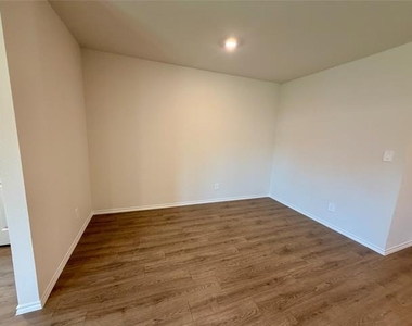 3334 Catamount Drive - Photo Thumbnail 16