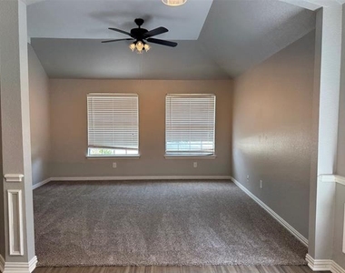 60 Kramer Lane - Photo Thumbnail 6