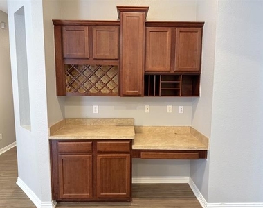 60 Kramer Lane - Photo Thumbnail 10