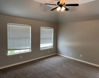 60 Kramer Lane - Photo Thumbnail 4