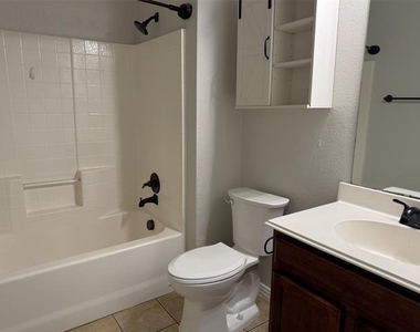 60 Kramer Lane - Photo Thumbnail 14