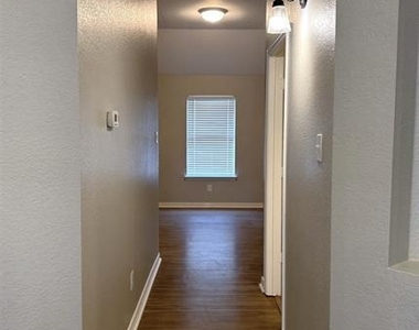 60 Kramer Lane - Photo Thumbnail 13