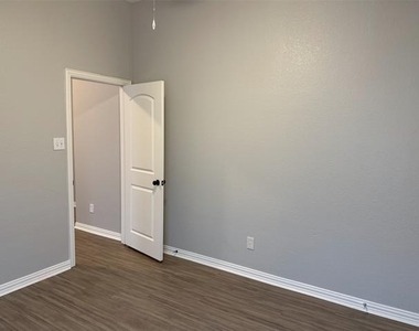 60 Kramer Lane - Photo Thumbnail 19