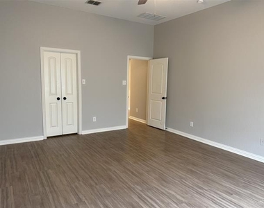 60 Kramer Lane - Photo Thumbnail 21