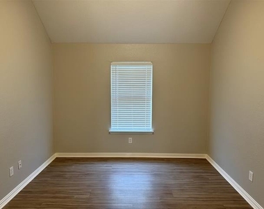 60 Kramer Lane - Photo Thumbnail 15