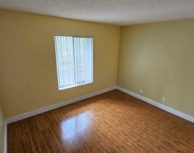205 Foxtail Drive - Photo Thumbnail 9