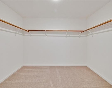 795 Yorkshire Drive - Photo Thumbnail 4