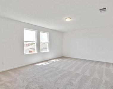 795 Yorkshire Drive - Photo Thumbnail 8