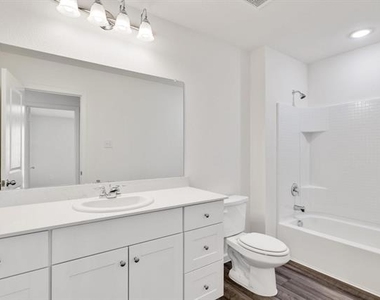 795 Yorkshire Drive - Photo Thumbnail 11
