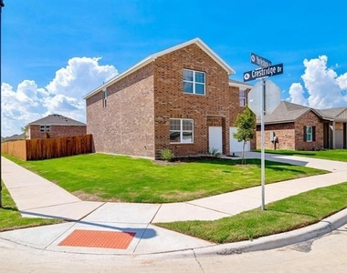 795 Yorkshire Drive - Photo Thumbnail 1