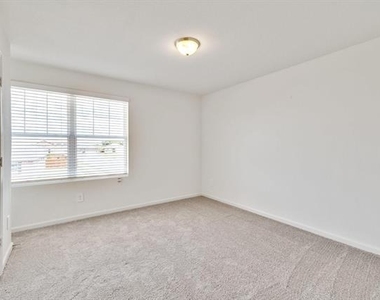 795 Yorkshire Drive - Photo Thumbnail 16