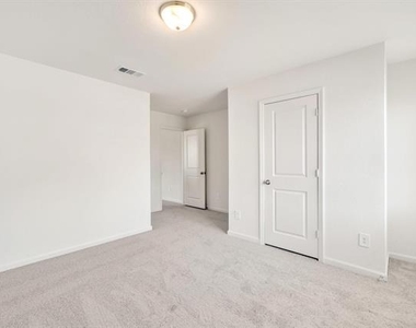 795 Yorkshire Drive - Photo Thumbnail 15