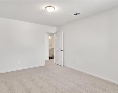 795 Yorkshire Drive - Photo Thumbnail 12