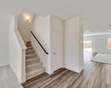 795 Yorkshire Drive - Photo Thumbnail 33