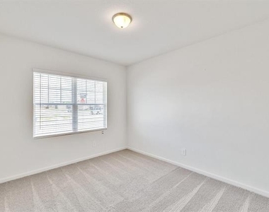 795 Yorkshire Drive - Photo Thumbnail 31