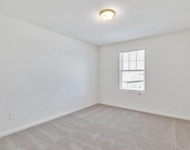 795 Yorkshire Drive - Photo Thumbnail 10