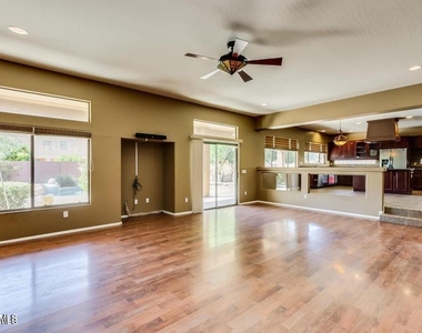 1705 E Coconino Drive - Photo Thumbnail 12