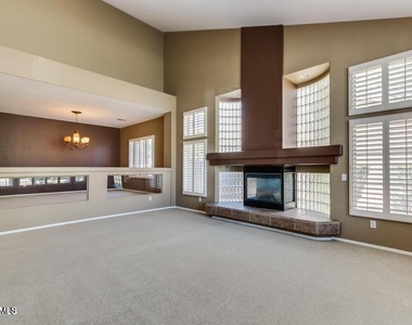 1705 E Coconino Drive - Photo Thumbnail 6