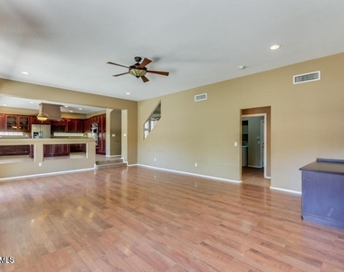 1705 E Coconino Drive - Photo Thumbnail 11