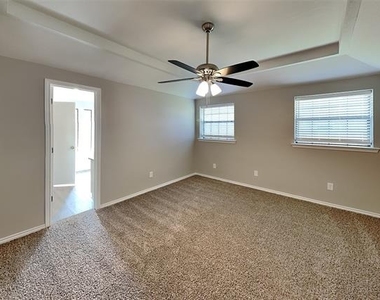 400 Kamber Lane - Photo Thumbnail 8