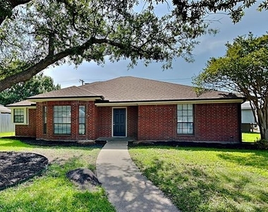 400 Kamber Lane - Photo Thumbnail 1