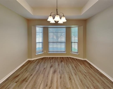 400 Kamber Lane - Photo Thumbnail 6