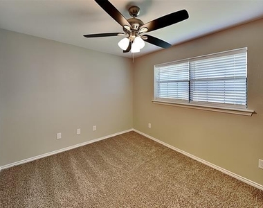 400 Kamber Lane - Photo Thumbnail 15