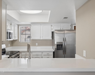 11011 N 92nd Street - Photo Thumbnail 6