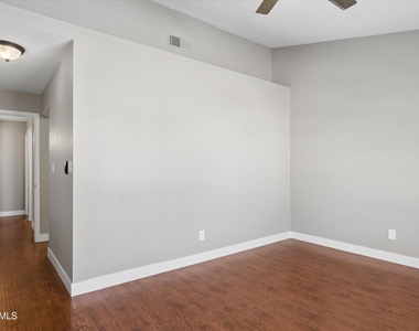 11011 N 92nd Street - Photo Thumbnail 12