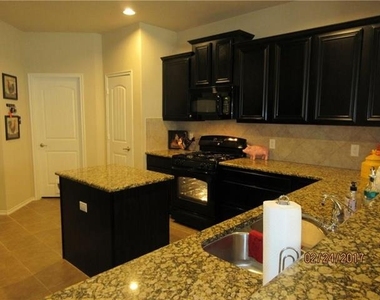 1110 Lubbock Lane - Photo Thumbnail 15