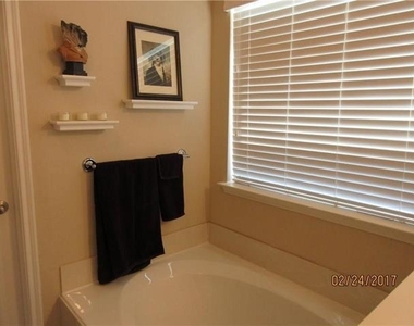 1110 Lubbock Lane - Photo Thumbnail 27