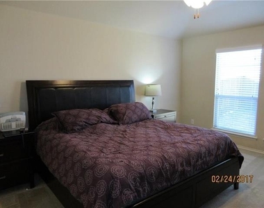 1110 Lubbock Lane - Photo Thumbnail 33