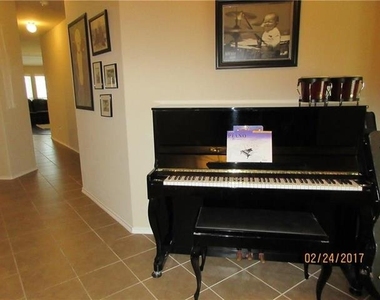 1110 Lubbock Lane - Photo Thumbnail 3