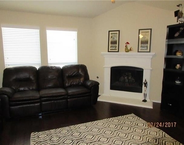 1110 Lubbock Lane - Photo Thumbnail 8