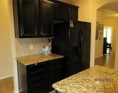 1110 Lubbock Lane - Photo Thumbnail 14