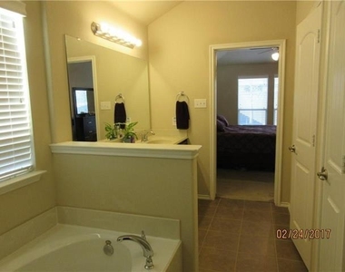 1110 Lubbock Lane - Photo Thumbnail 29