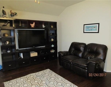 1110 Lubbock Lane - Photo Thumbnail 10