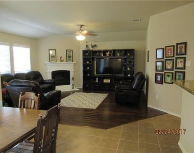 1110 Lubbock Lane - Photo Thumbnail 7