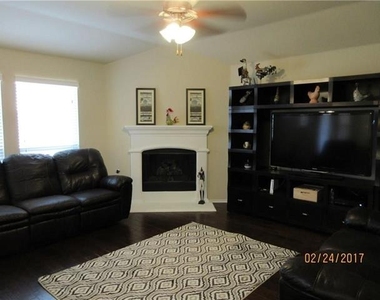 1110 Lubbock Lane - Photo Thumbnail 9