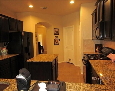 1110 Lubbock Lane - Photo Thumbnail 13