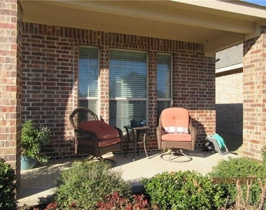 1110 Lubbock Lane - Photo Thumbnail 2