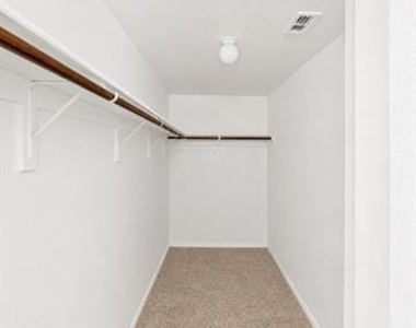 3903 Pioneer Drive - Photo Thumbnail 8